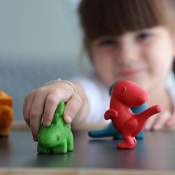Dinosaurio de madera ecológica de Plan Toys