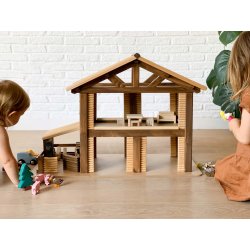 Gran casa de camp de joguina de fusta de pi