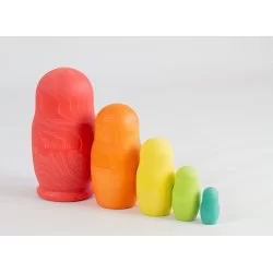 Matrioskas de madera arco iris