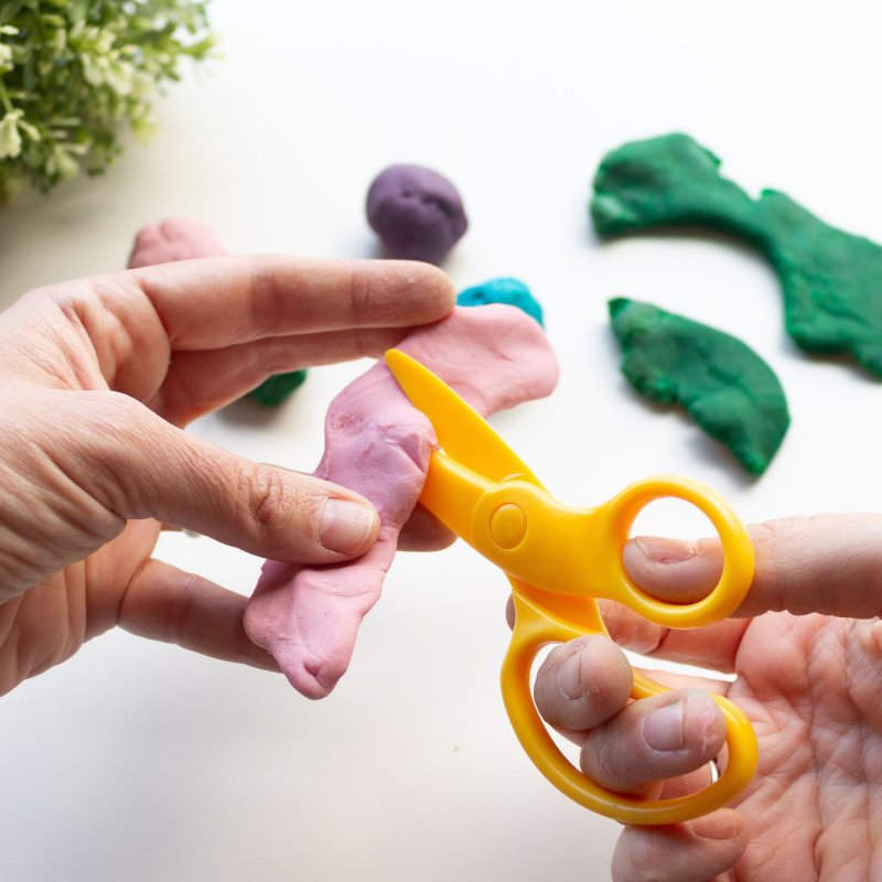 Tisores per a tallar plastilina