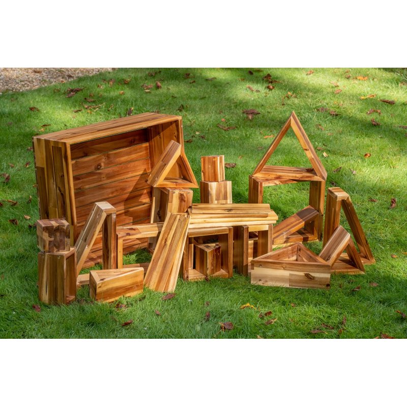 Bloques de madera para jugar en el exterior Bloques de madera para jugar en el exterior J5288 Anthony Peters