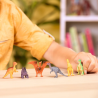 Pot amb nansa del set de 60 Dinosaures Terra Battat – fàcil de transportar i emmagatzemar