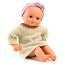 Nina Pistache Pomea Djeco – nina bebè de 32 cm amb cos tou i ulls que es tanquen a partir de 18 mesos