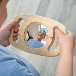 Espejo Convexo/Cóncavo de Sujeción Fácil Tickit – espejo acrílico de doble cara con marco de madera y asas desde 12 meses