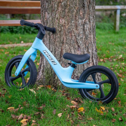 Bicicleta de Equilibrio Whizz Azul Tickit – bici sin pedales color azul para niños de 24 meses a 5 años. Premio TEYA 2025