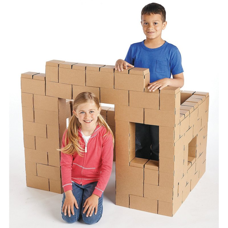 Juego para construir casas con bloques de cartón