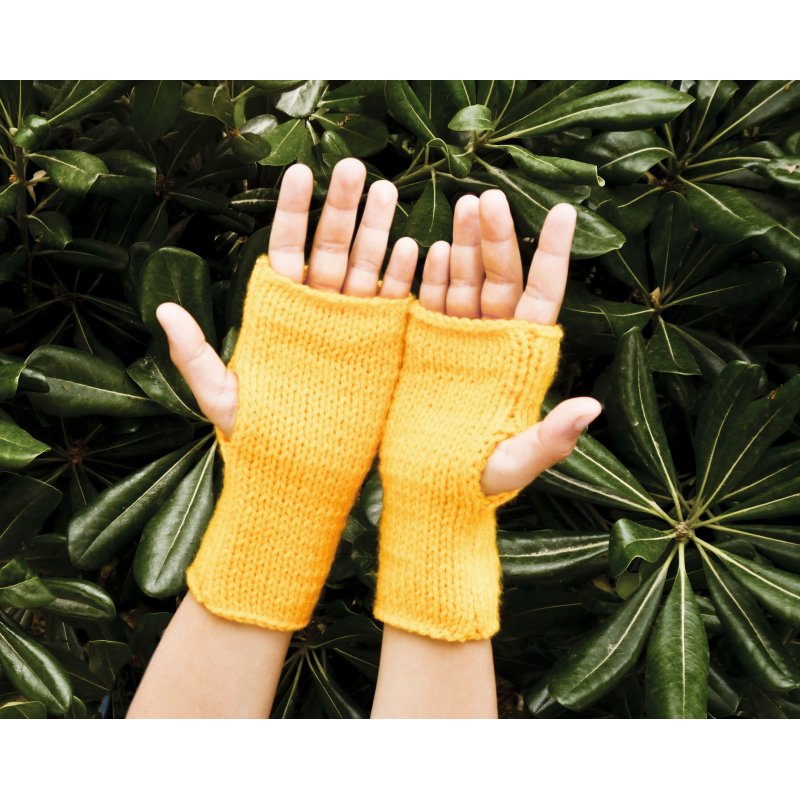 Kit infantil para tejer unos guantes – amarillo J2112 Apunt Barcelona