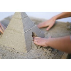 Pyra. Moldes para hacer piràmides de arena. Marca Quut