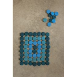 36 petits cercles de fusta blaus. Grapat