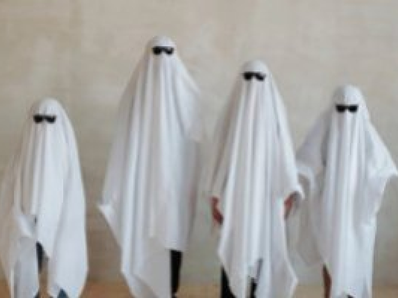 10 Raons per Disfressar-se en Família (Sí, Papà, Tu També!)