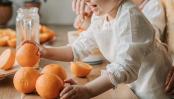 10 beneficios de cocinar con niños desde pequeños